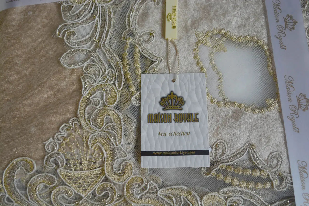 Велюрова скатертина з мереживом Maison 160×350 см Yildiz бежева