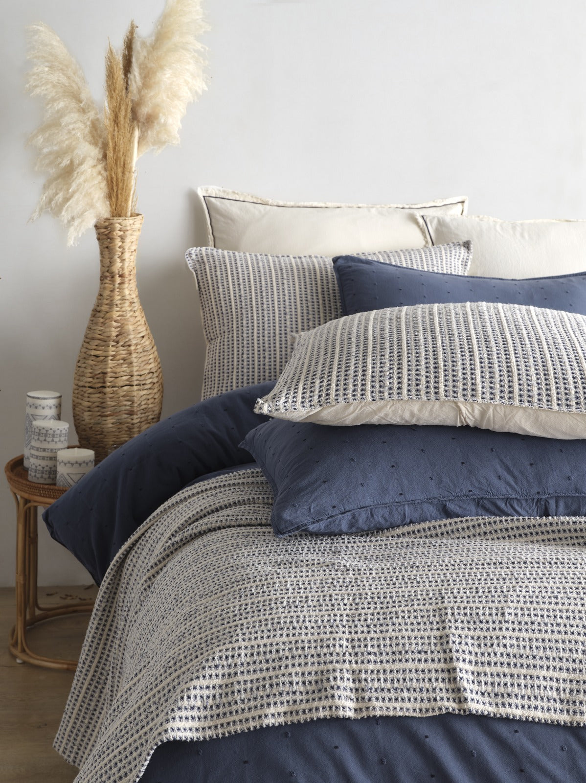 Покривало з наволочками Limasso 240×260 см. Azure Indigo