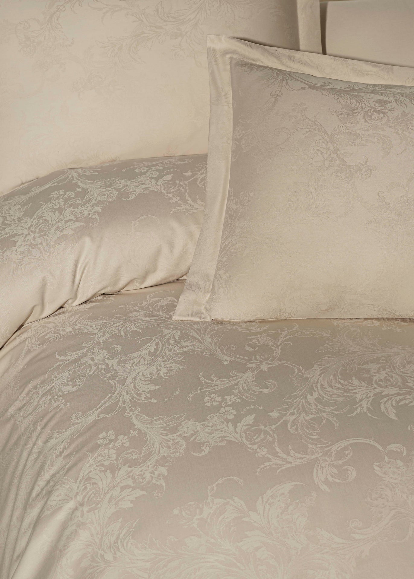 Комплект постільної білизни Saheser Delux Jacquard 300 TC 200х220 см Celesta Bej