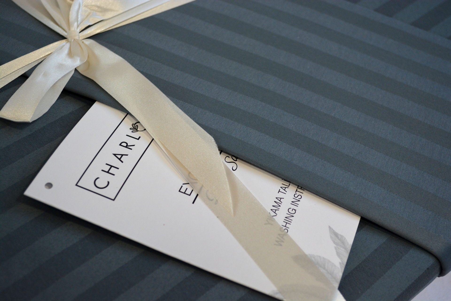 Постільна білизна Charlotte Stripe Satin 200х220см, простирадло 180х200+30 см Antrasit