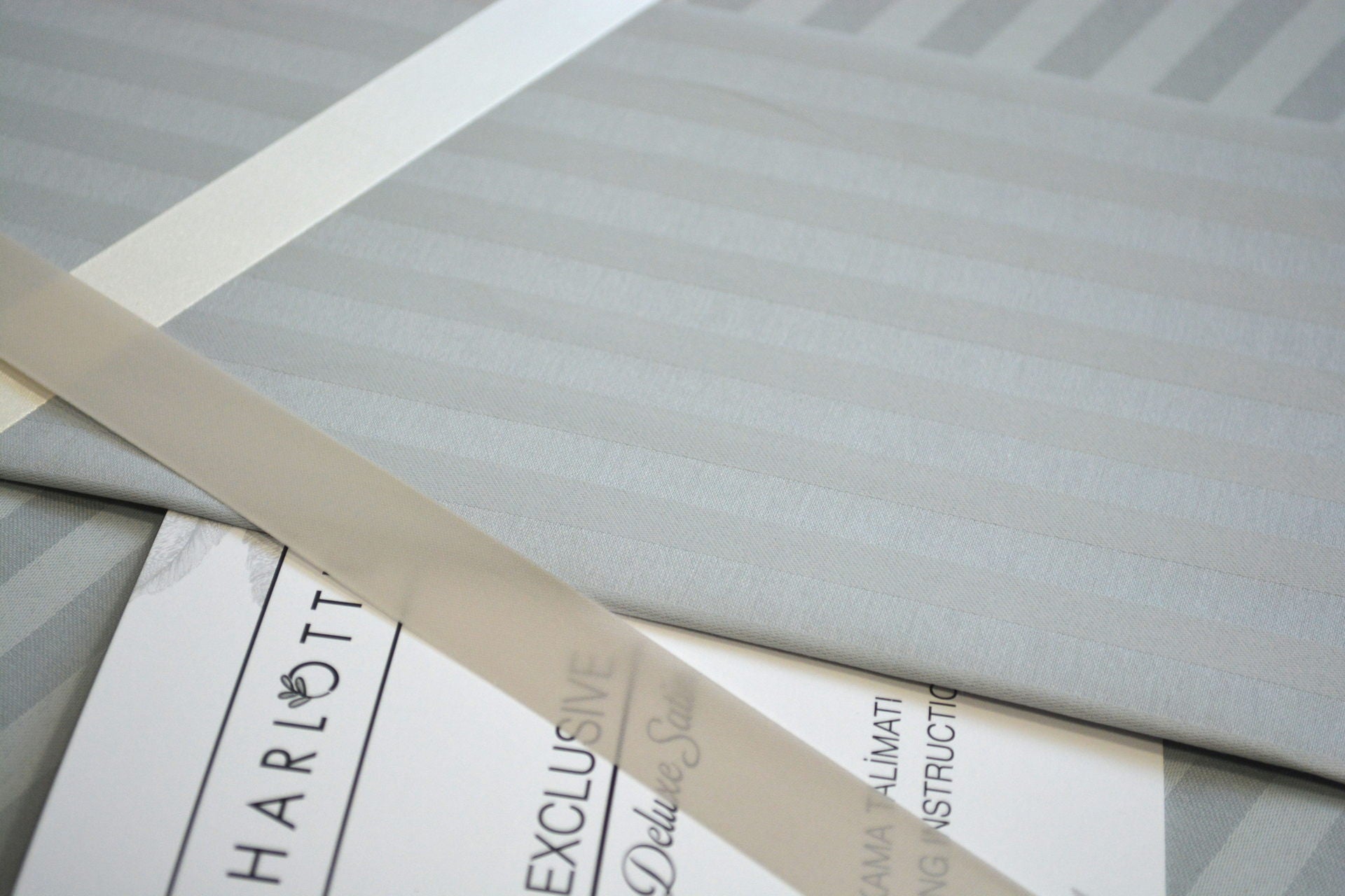 Постільна білизна Charlotte Stripe Satin 200х220см, простирадло 180х200+30 см Silver