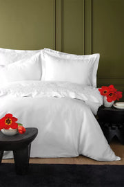 Комплект постільної білизни Issimo  Embroidered Satin 200х220 см Clare