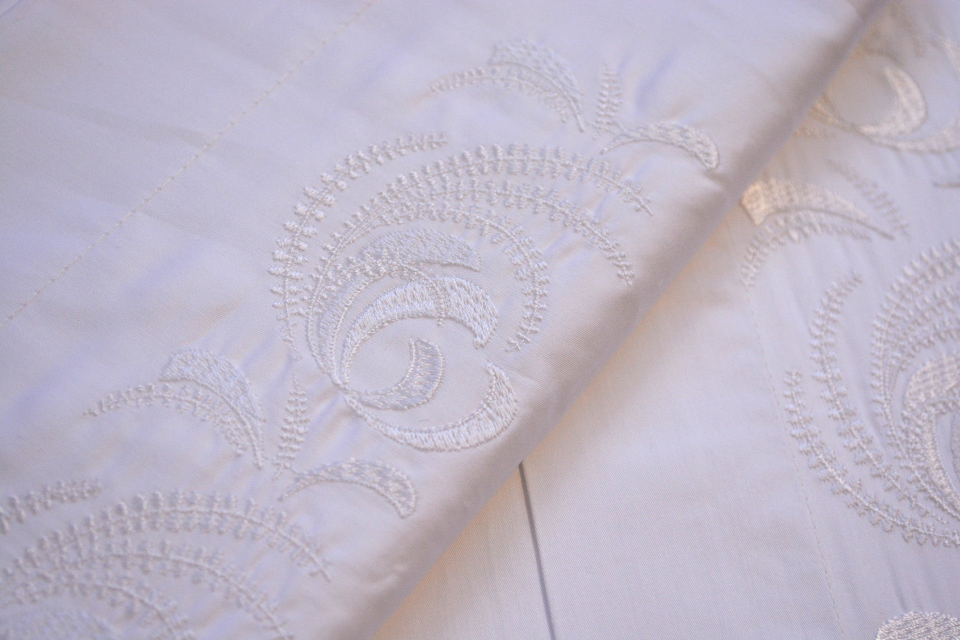 Комплект постільної білизни Issimo  Embroidered Satin 200х220 см Clare