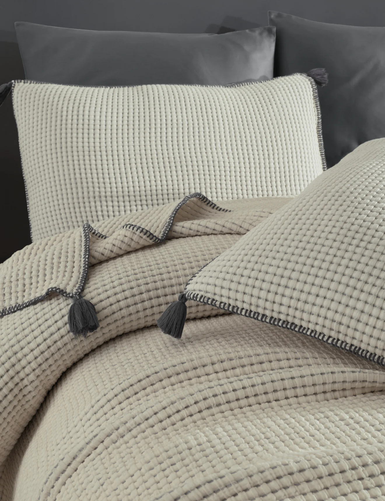 Постільна білизна з покривалом Dantela Satin 240 x 260 см Drina Antrasit