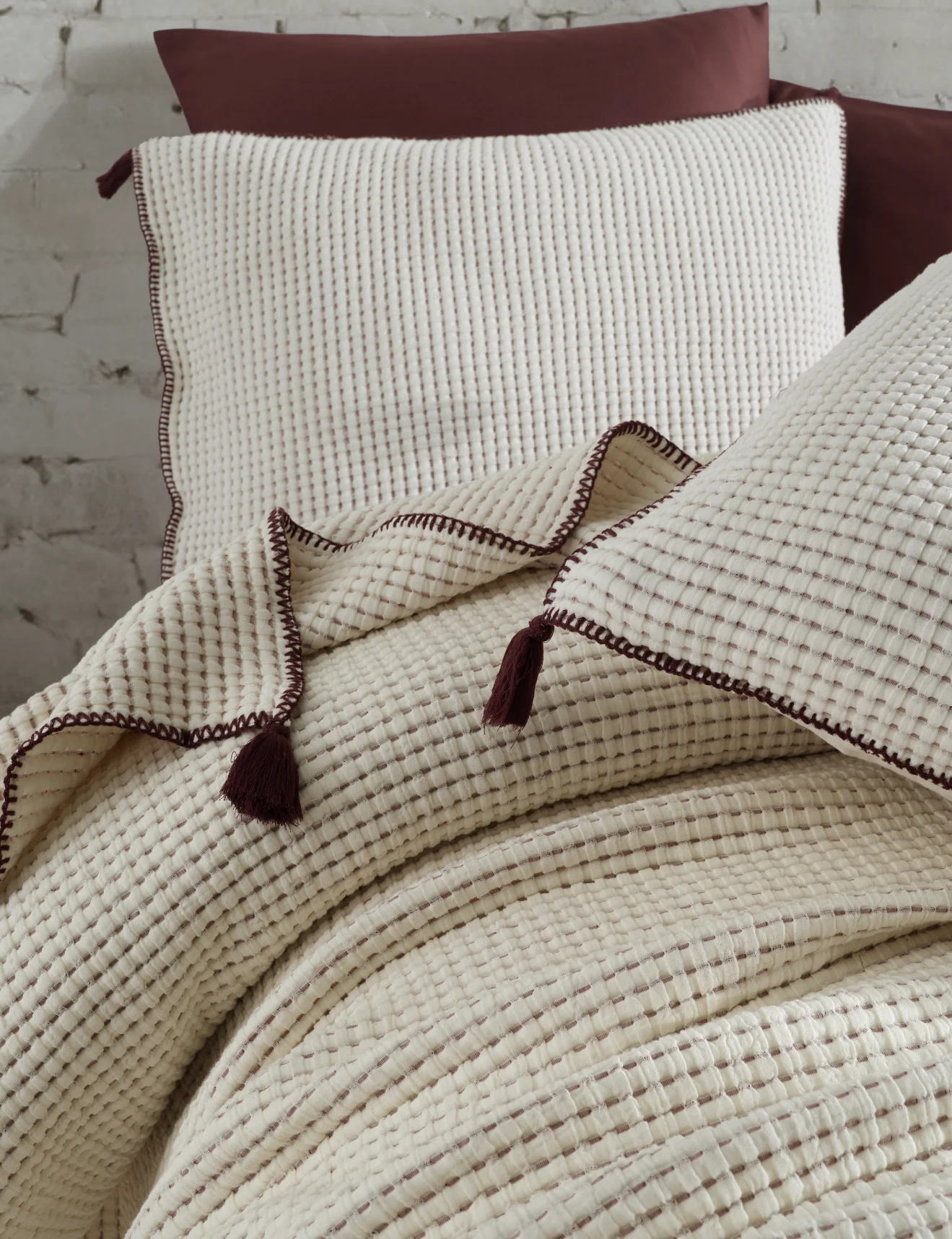 Постільна білизна з покривалом Dantela Satin 240 x 260 см Drina Bordo