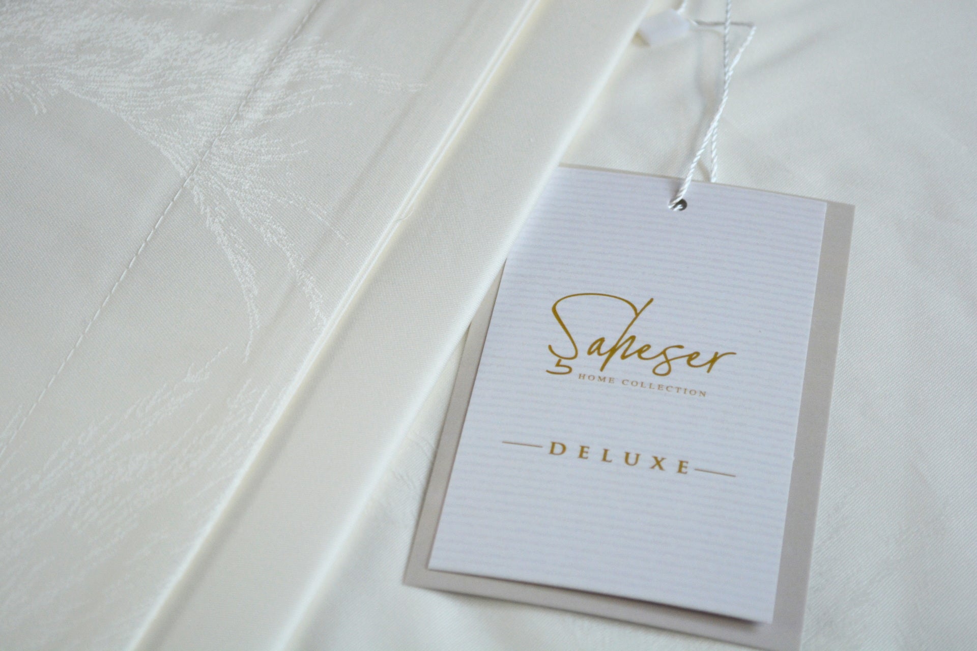 Комплект постільної білизни Saheser Delux Jacquard 300 TC 200х220 см Hazel Krem
