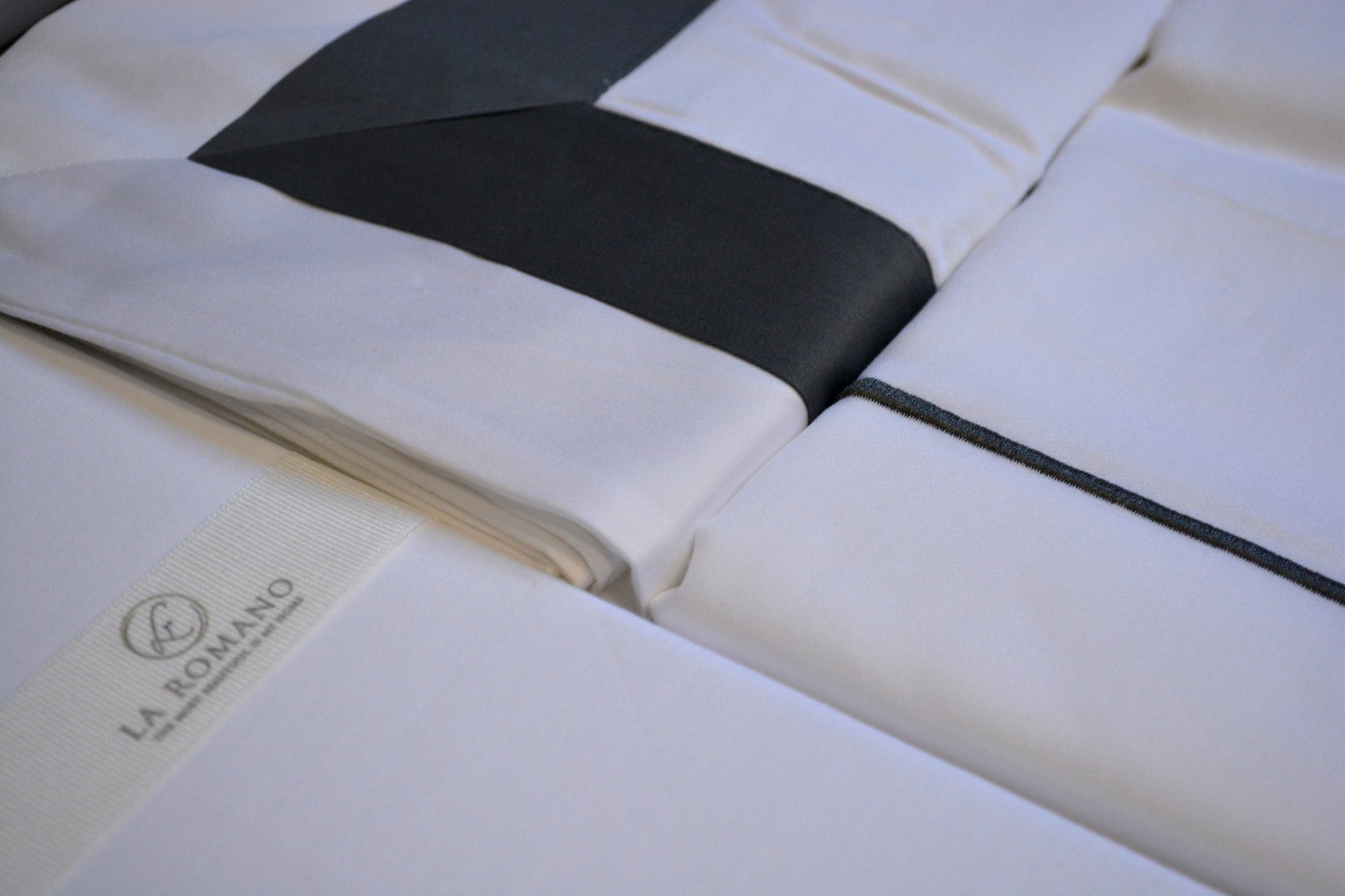 Постільна білизна La Romano Silk Satin 200×220 см Perry Steelgrey