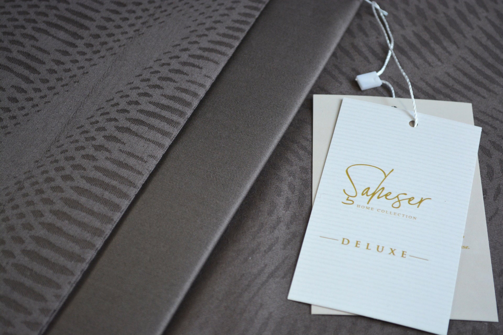 Комплект постільної білизни Saheser Delux Jacquard 300 TC 200х220 см Robin Vizon