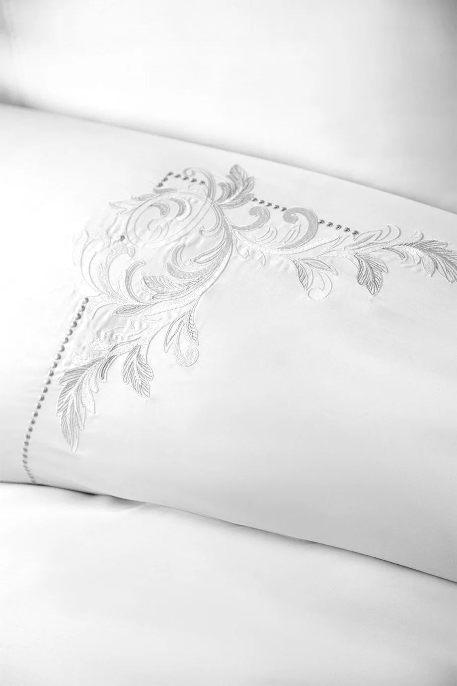 Комплект постільної білизни Issimo  Embroidered Satin 200х220 см Voyant Classic