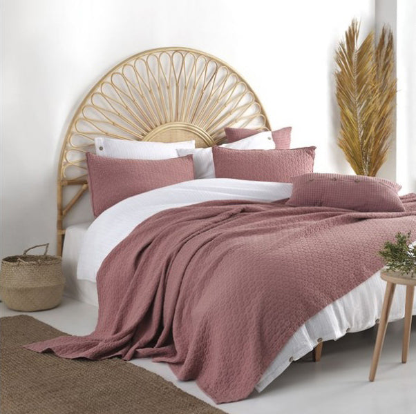 Покривало з наволочками Limasso 240×260 см. Ambiance Old Rose