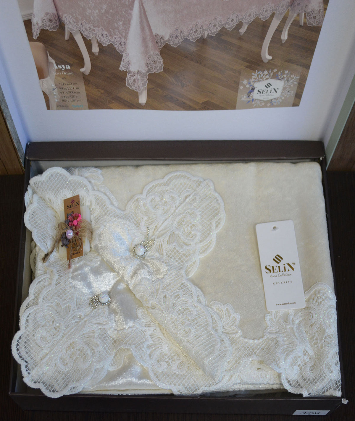 Велюрова скатертина Selin Asya 160х220 Бежева