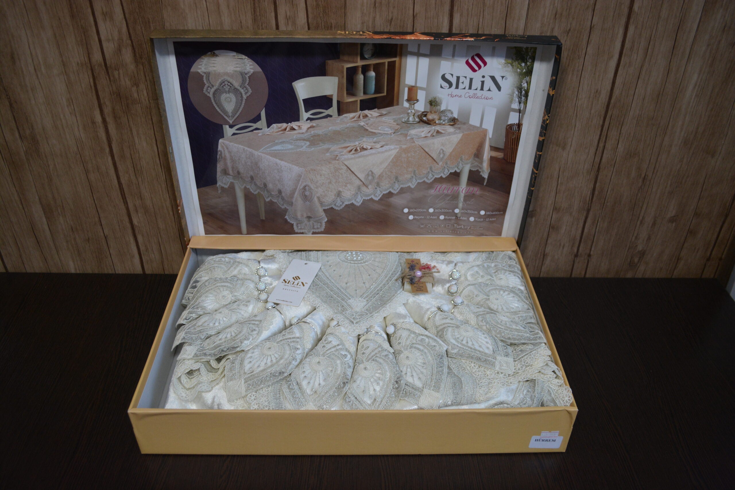 Велюрова скатертина з ранером Selin Hurrem Set 160x220 см.+12 серветок - Кремовий