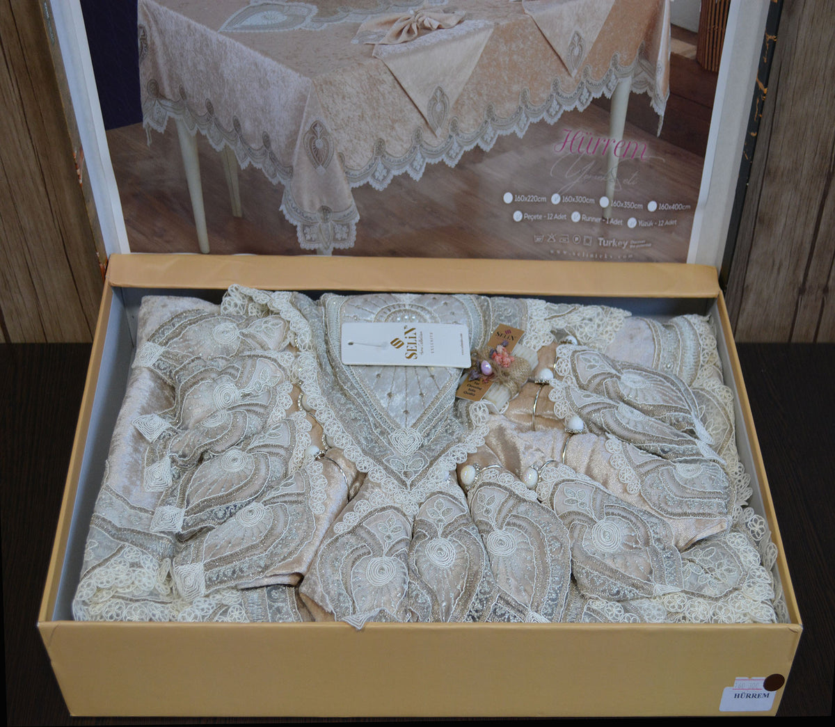Велюрова скатертина з ранером Selin Hurrem Set 160×220+12 серветок